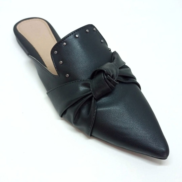 Mule preto bico fino alongado laço nó e pontilhado