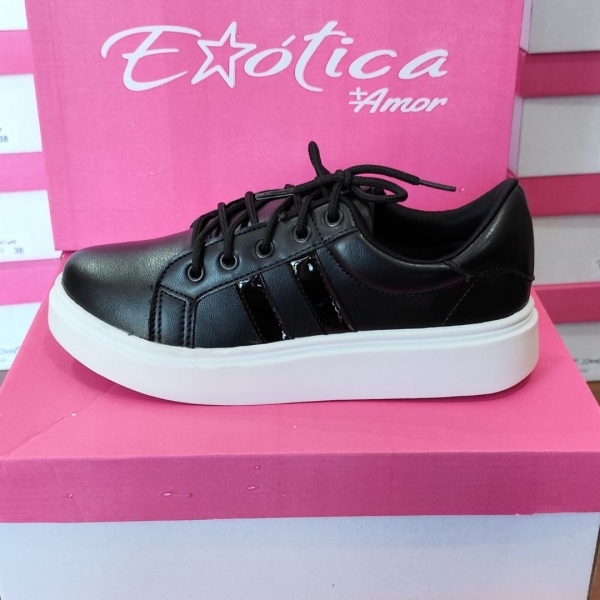 Tenis preto exotica verniz lateral