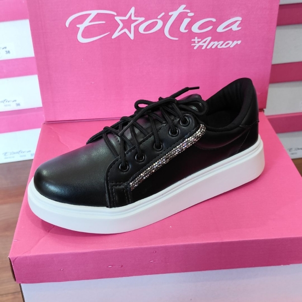Tenis preto exotica brilho lateral
