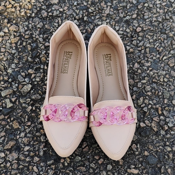 Sapatilha mocassim bico fino nude rose com corrente - Image 6