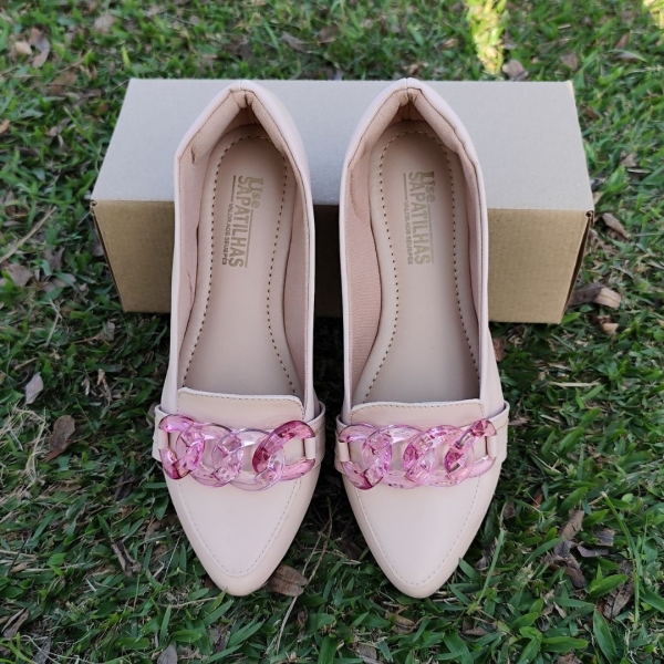 Sapatilha mocassim bico fino nude rose com corrente - Image 5