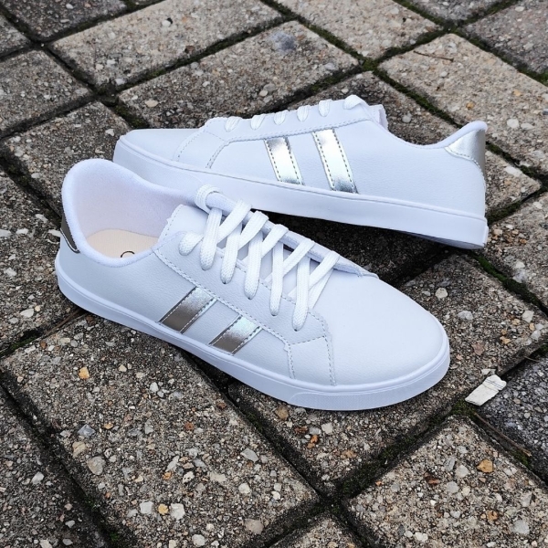 Tenis branco com prata - Image 2