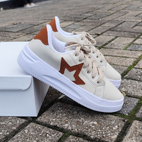 Tenis estrela cor creme