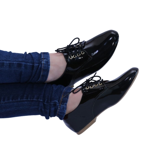 Sapato Oxford preto bico redondo com verniz - Image 3