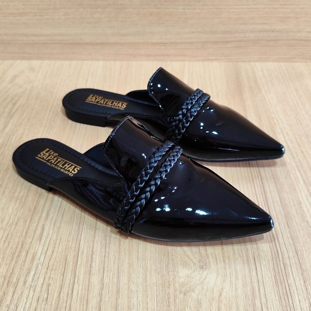 Mule preto verniz bico fino alongado com cordinha - Imagem 4