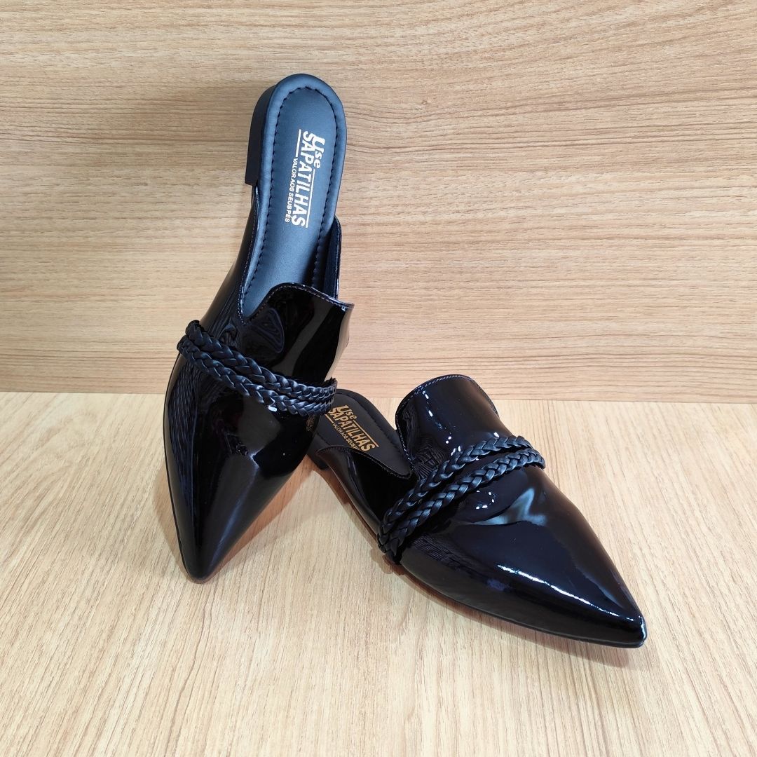 Mule preto verniz bico fino alongado com cordinha - Imagem 5