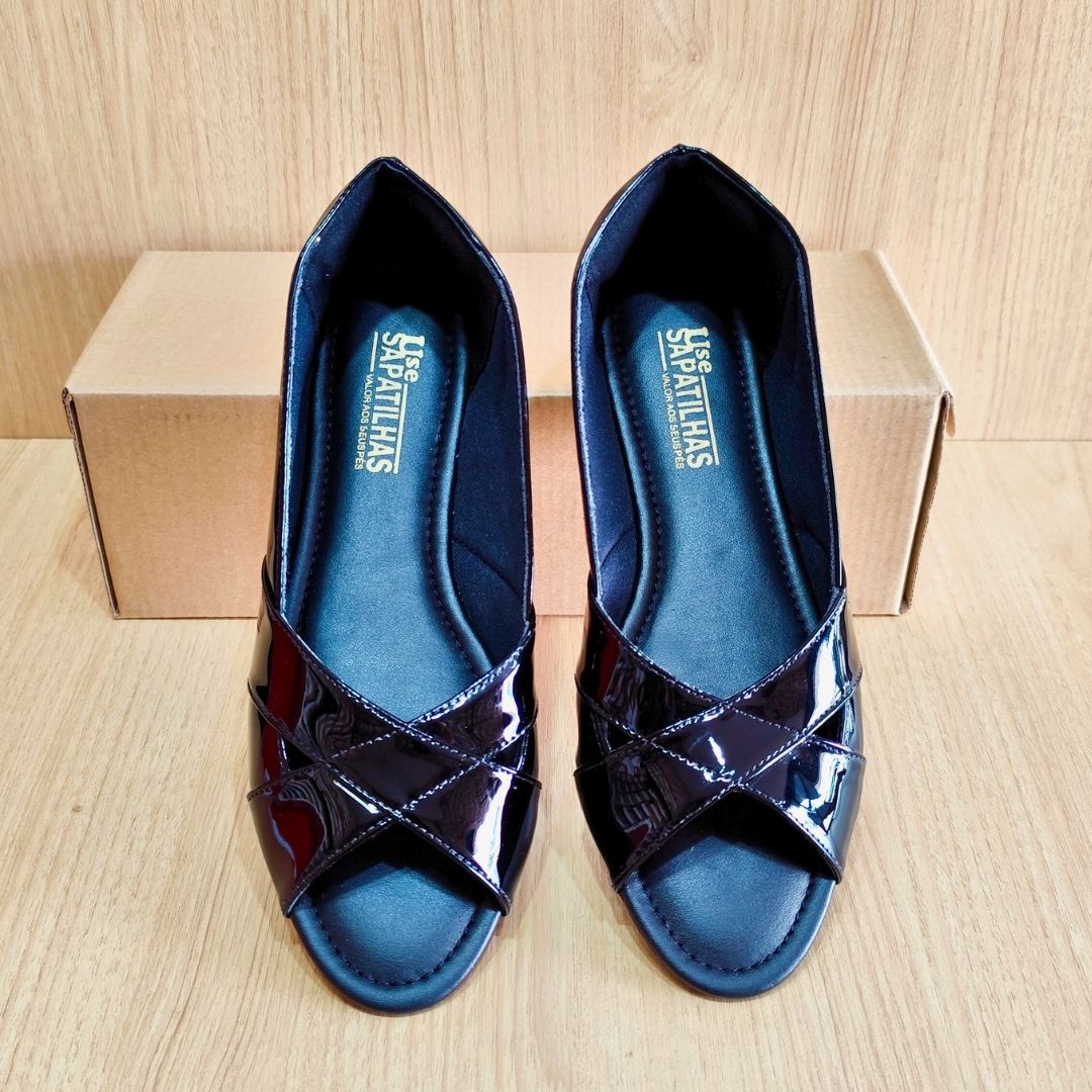 Sapatilha peep toe preta verniz tira X - Image 2
