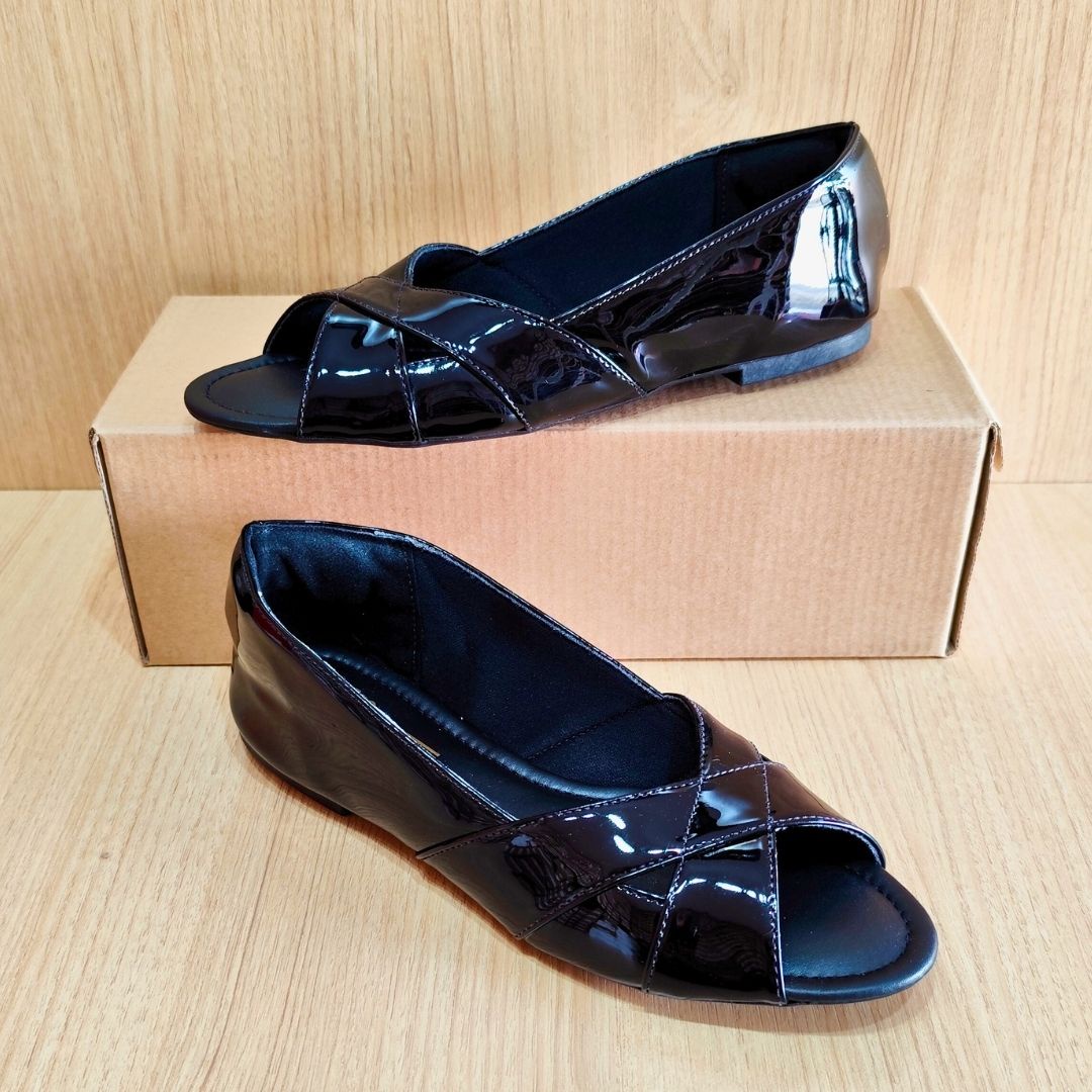 Sapatilha peep toe preta verniz tira X - Image 5