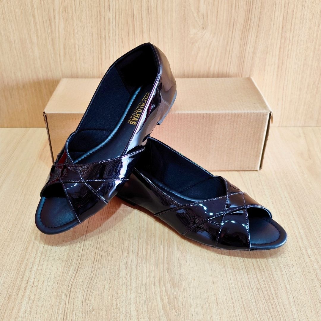 Sapatilha peep toe preta verniz tira X - Image 4