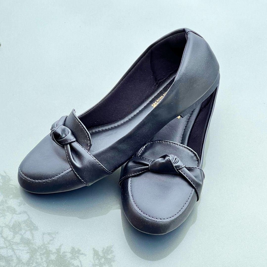 Sapatilha preta bico redondo laço nó - Imagem 6