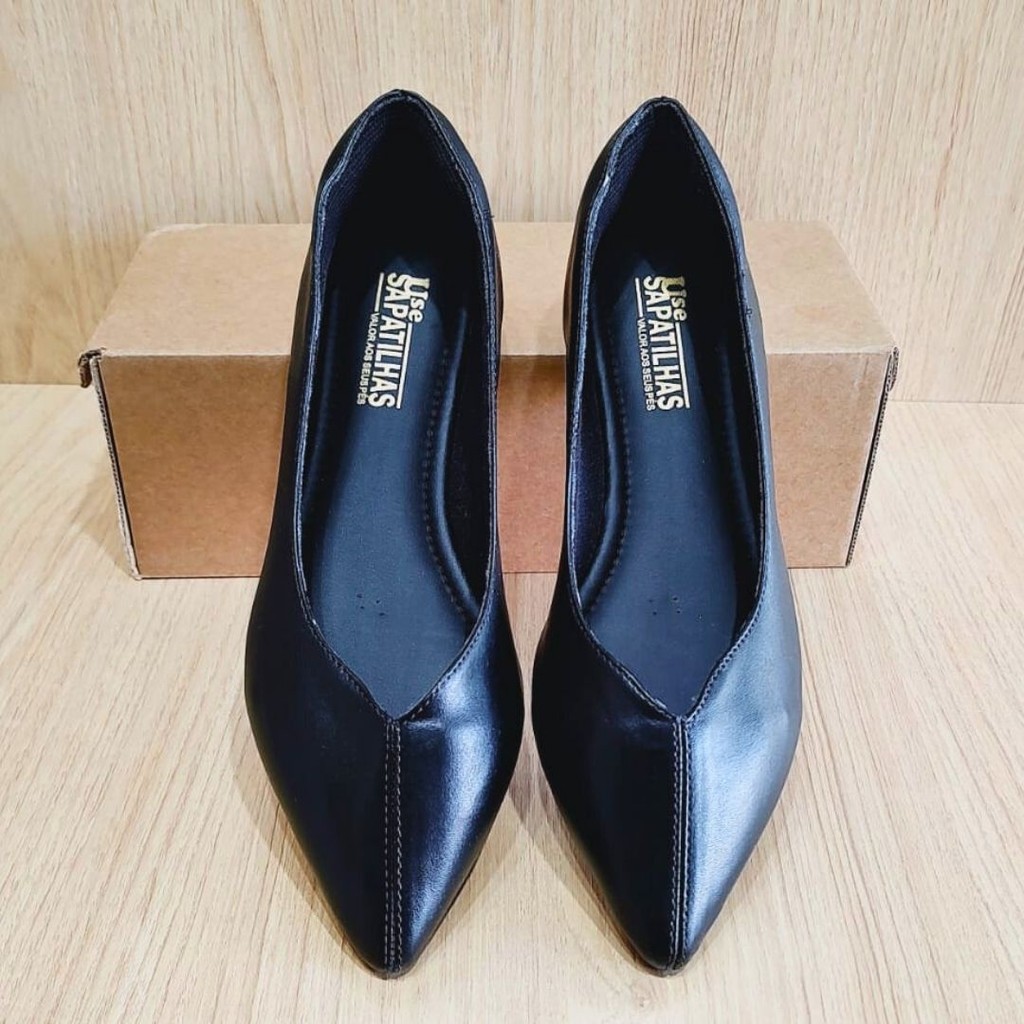 Sapatilha preta basica bico fino recorte V