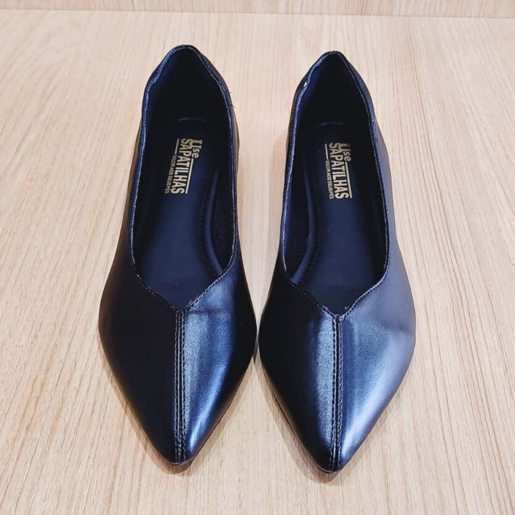 Sapatilha preta basica bico fino recorte V - Imagem 5